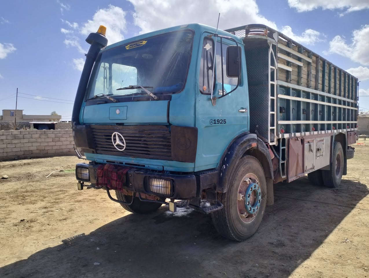 السلام عليكم البي 1975
رقم نينوئ اجنبي محرك شرط اكسن شرط
كير25
محرك8
شاصي باج داخل 
شرط للتقويه للتواصل ***********
***********
موصل ناحية زمار مدفوع 175$دايده200$
