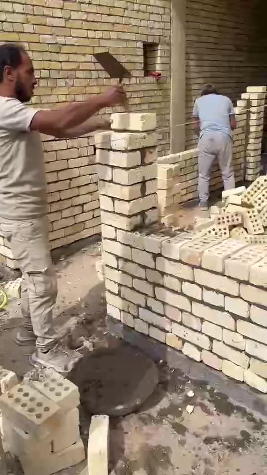 السلام عليكم يوجد كادر بناء مصري شغل درجه اولى تسليم مهندس اسعار مناسبه للجميع رقمب***********
