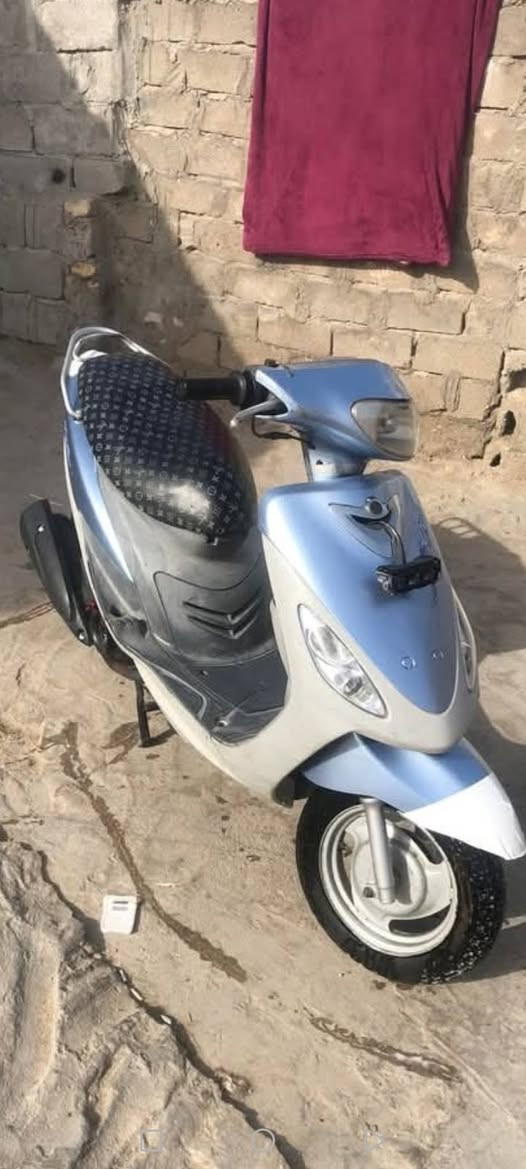 سلام عليكم عليكم دراجه ماكس قجمة للبيع دراجة كاملة ماناقصهة شي  شرط ختم ويه مكينه سلف هندري لايت اشاير تايرات توني امبدل كلجات جبتهن توا مال حاويه منضومه سيفيتي جديده كابريته توني شاده ب45 الف احسن نوعيه دراجه بيه سنتر لوك بلصندوك يعني بدون مفتاح تكدر تفته بل دكمه فقط بيه نقص استنا وذا صار عندي مجال همات تجيبله   دراجه توصل سرعته 100 مكينه ناعمه كلش لل معلومه دراجه  امبدل بيه فقط كور لن امردن بيه براغي لكزوز بدله  ابيع مفتوحه اخذته قبل 8 اشهر من رمبه  وصل موجود  سعر 700 وبيه مجال حك جيه الله شاهد دراجه تخبل اريد اخذ مراوس اخذ رقم تلفون *********** عنوان ابو خصيب حمدان مقابل صناعيه
