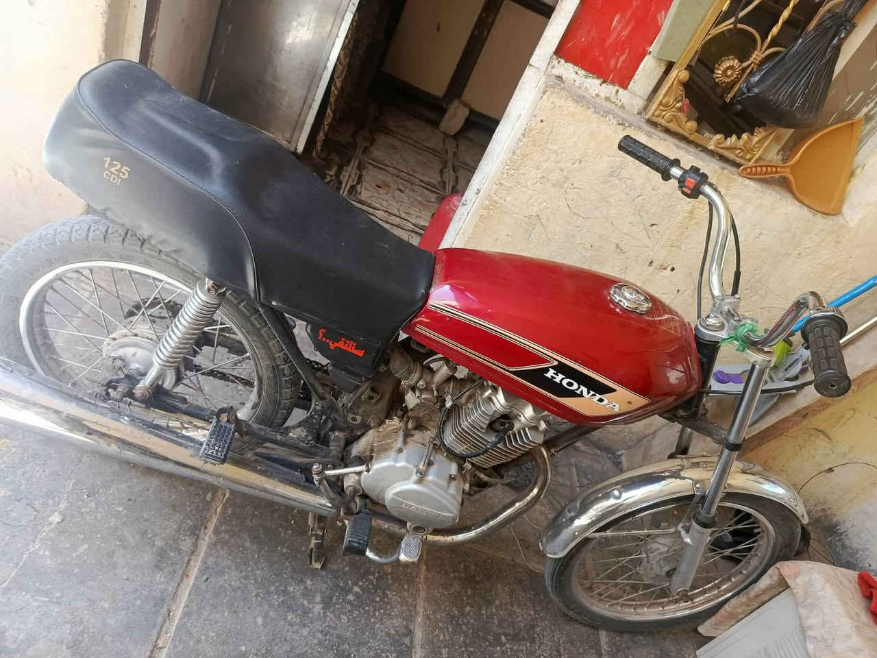 السلام عليكم نامه كلك لالبيع غراض كله جداد مكينه مال ستوته تعبانه شاصي نامه سعر 250وبيه مجال مكان سوك الشيوخ  التفاصيل عله الرقم ***********
