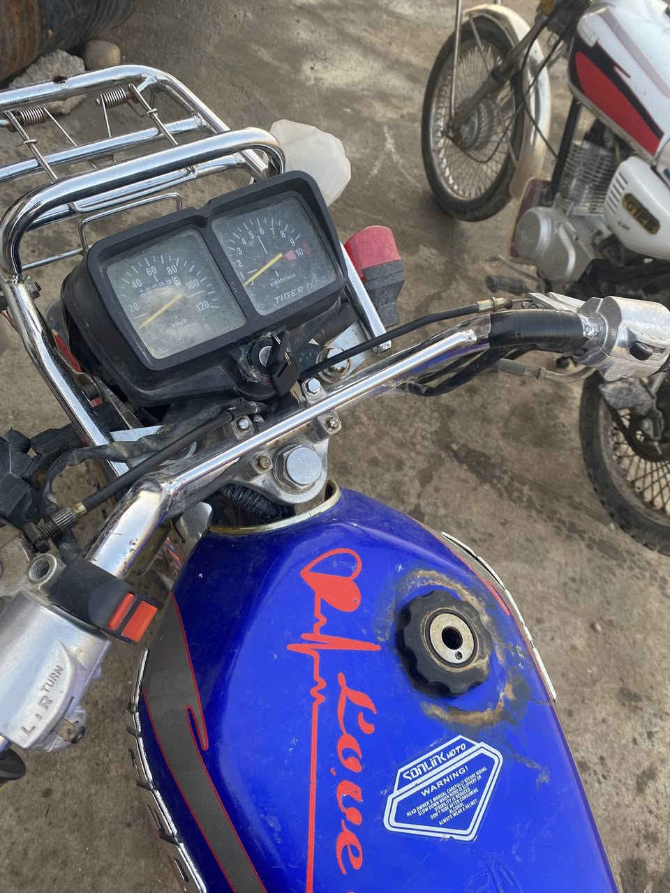 السلام عليكم ماطور للبيع تايكر ٢٠ مكينة مفتوحه بس يعوزة غسلة كلجات جداد كهربايات كلها شغالة شرط مكاني موصل ايسر سعر خاص


**إذا كنت صاحب هذا الإعلان وتريد حذفه لأي سبب، رجاءا أرسل رسالة إلى الدعم الفني**