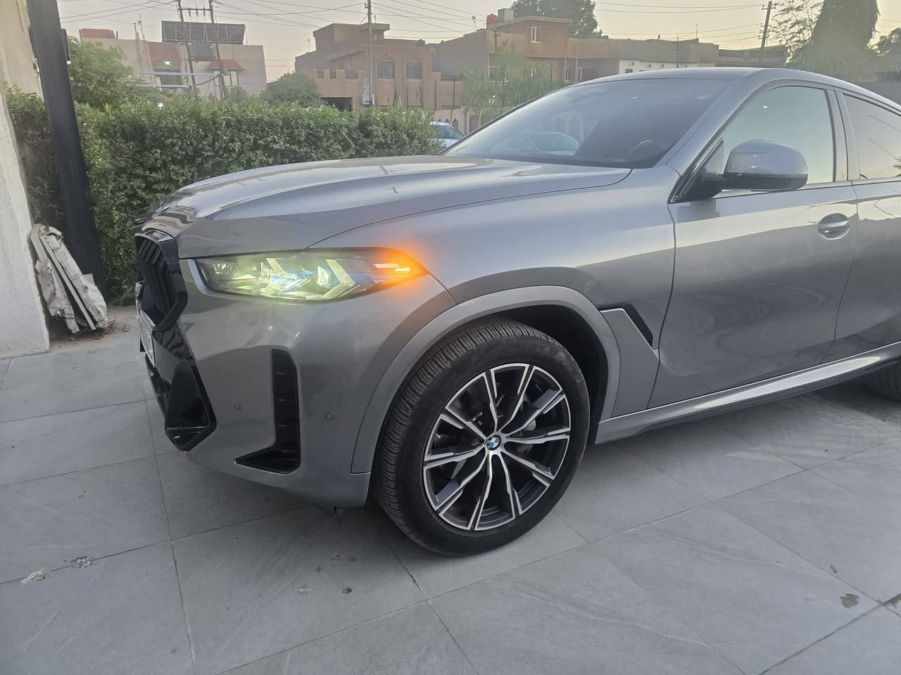 سلام عليكم bmw x6 2024 ماشيه 32 الف كيلو بدون ايرباك مكانها بغداد حي الجامعه بسمي السعر 57 الف دولار رقم الاتصال *********** السياره بدون اي نقص
