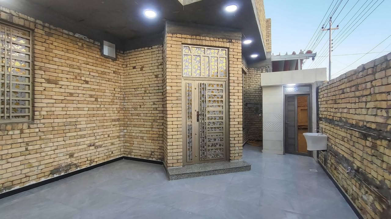 دار للبيع المساحه 200 متر بناء درجه اولى وحديث حي العرضات
على شارع 15 رقم الهاتف ***********
