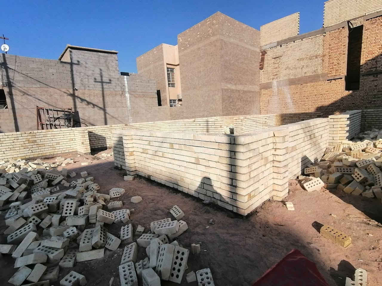 خلفة بناء. 
 بناء بلوك طابوق + ترميم + باليوميه
 او مقطوعه

كل الي تريده فقط اتصل على الخط
او على الواتساب او مراسلتي على الماسنجر 

#ابو_طالب_للبناء
***********
