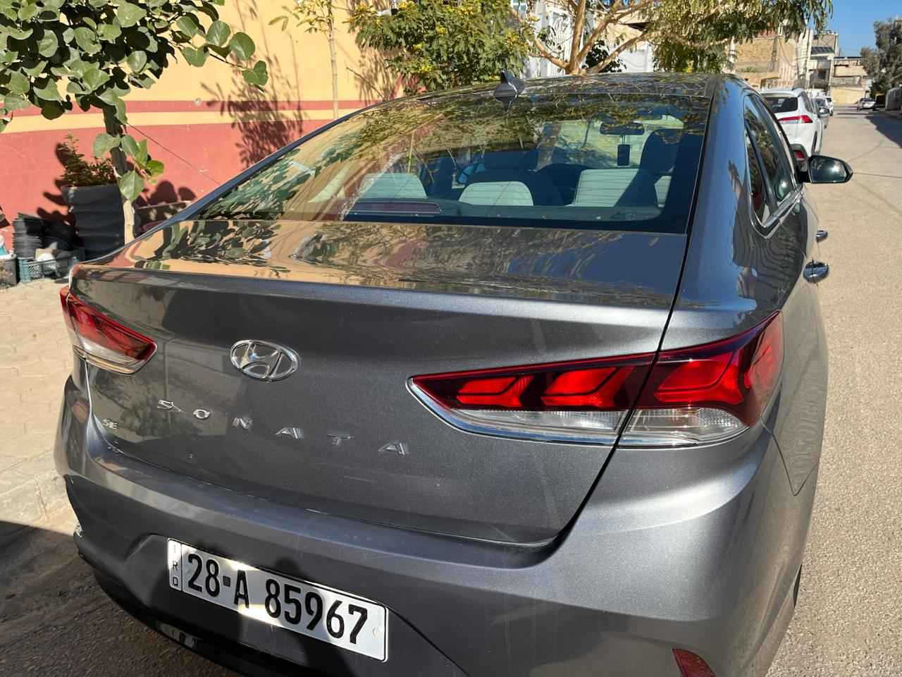 السلام عليكم سيارة سوناتا ٢٠١٨ وارد أمريكي محرك ٢٤٠٠ GDI ماشية ٩١الف ميل رقم نجف انكليزي بأسمي السنوية لغاية ٢٠٣٠ حادثها بنيد مصبوغ مع الجاملغ الايمن الامامي معدل بدون صبغ حادثها بدون دواخل مواصفات SE السيارة بلادية جاهزة من كل شي محرك و كير وضع الشركة ما مفتوحات 
السعر ١٤٠ 
رقم تلفون صاحب السيارة *********** النجف, العراق
