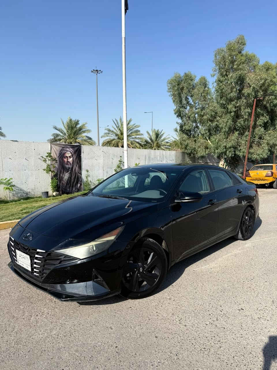 النترا 22 وارد امريكي حادثه سطحي البنيد صبغ فقط والجاملغات الاماميه بارد ب طرفهن مكينه كير مكفولات مواصفاته بصمه وتشغيل عن بعد رادرات امامي وخلفي وجانبي كشنات جلد ابيض 
ماشيه 73ميل 
السعر 135 وبيه مجال 
***********
