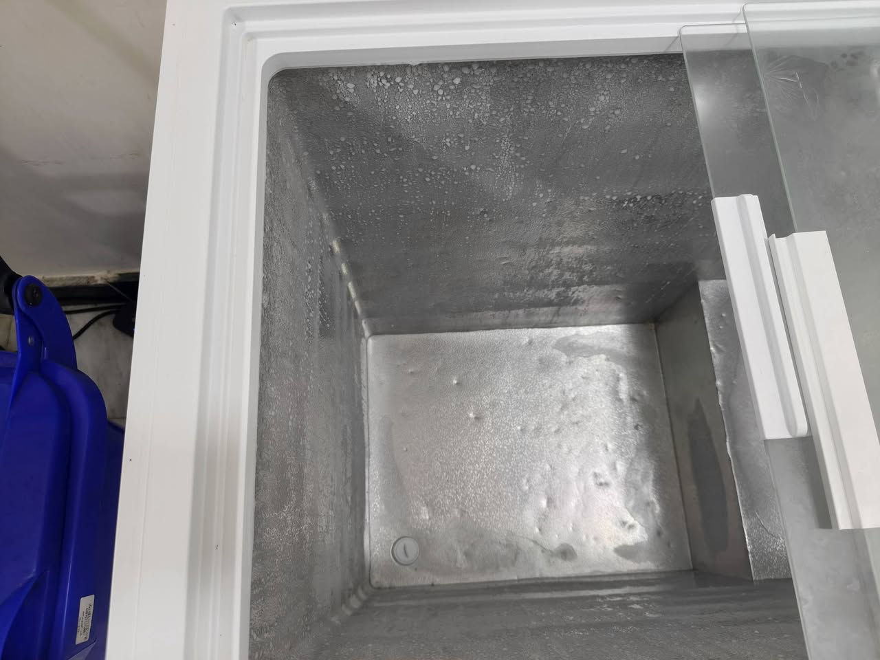 السلام عليكم غراض مطبخ للبيع كاونتر وطباخ ومجمده شغالات ونضاف مثل مابين بالصور كلهن رايدهن 750,000 مكاني حله ***********
