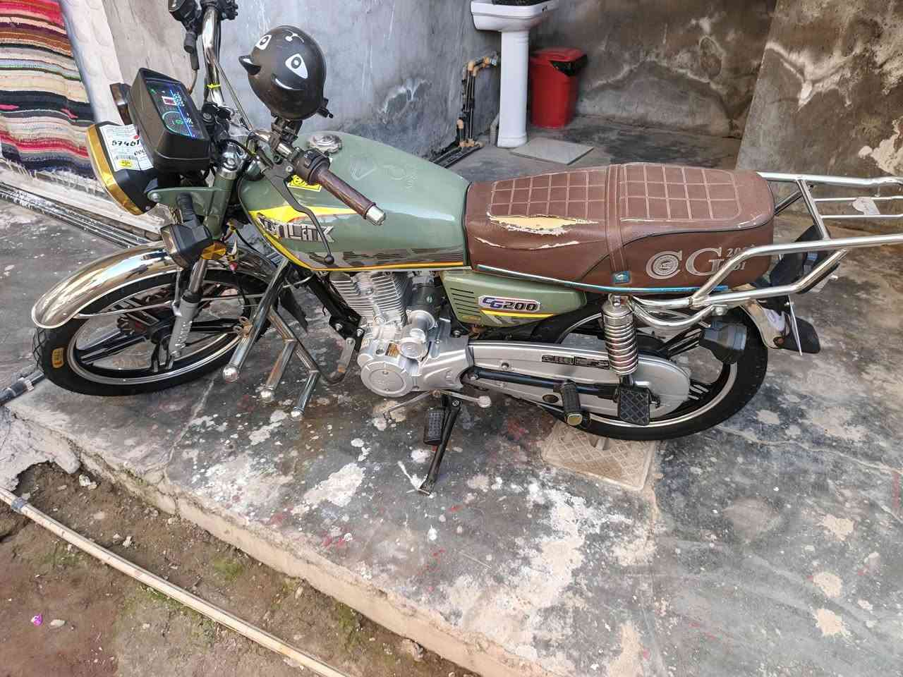 سولنك موديل 24 محرك 200cc اصل شلعه معدل فول اوراق منفيس بيه دراجه نظيفه مال جناي نقصه باتري ظعيف تايرات جدد كهربائيات شغاله.. العنوان فلوجه شهداء.. السعر 750....***********
