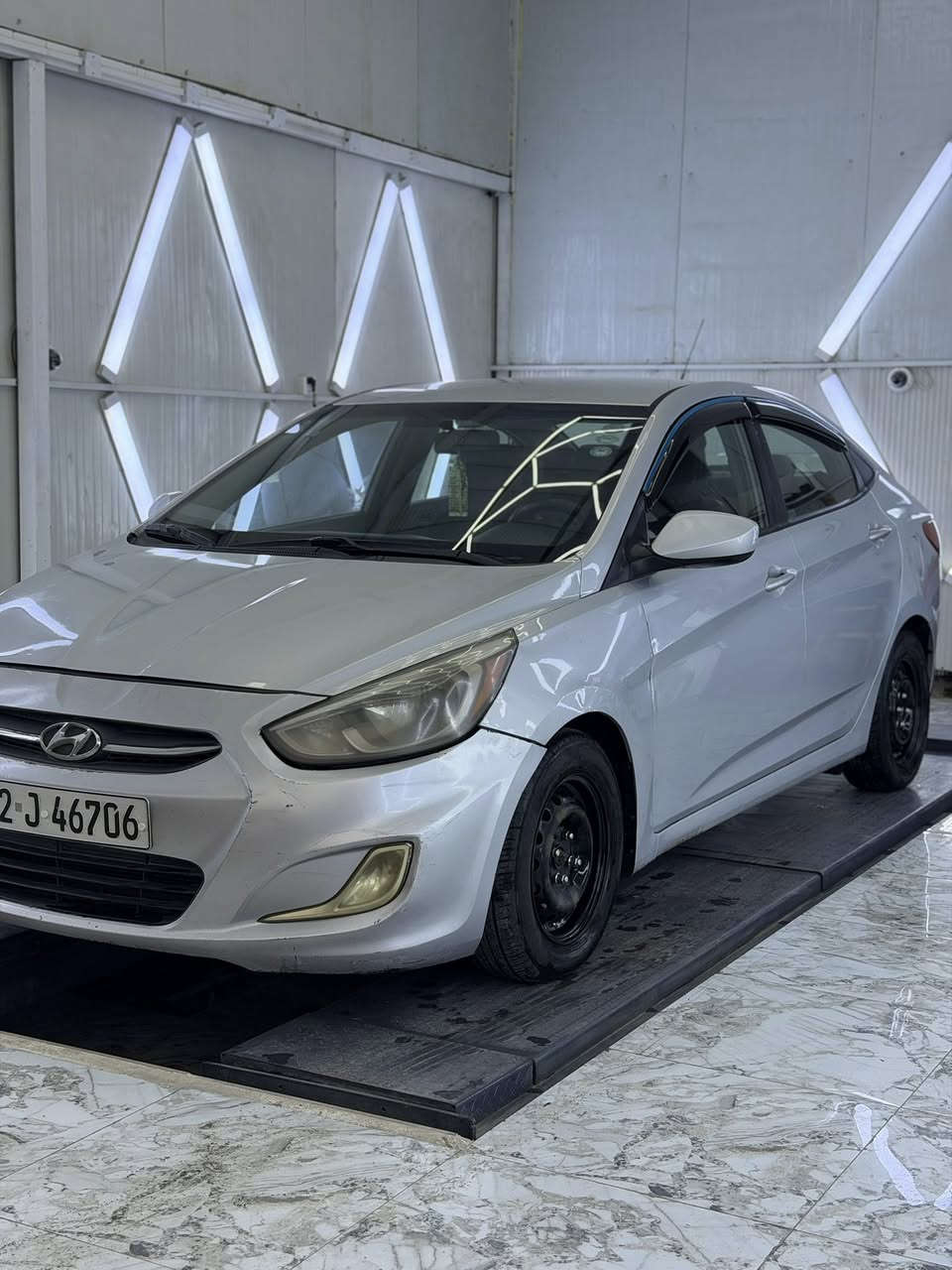 السلام عليكم ورحمة الله وبركاته
هونداي اكسنت موديل ٢٠١٧ وارد امريكي رقم اربيل الجديد تريد تحول او وكاله باسم شخص مو شركه 
حادثها بنيد 
تعديل ببراكيت راس الشاصي 
وبيها بابين جهه سكن مبدلات نفس اللون
وجاملغ خلفي وباب جهه سكن 
بدون دواخل 
مكينه ١٦٠٠ 
محرك مكفول كير مكفول
ماشيه ١٣٨ الف
شادلها منضومه مال غاز كامله وياها  
سياره جاهزه ماعندي بيها نواقص ان شاء الله 
سعر السياره ٨٣ ورقه سعر البيع
عنوان السياره بغداد العامريه شارع العمل الشعبي شارع المضيف
رقم الهاتف ***********
