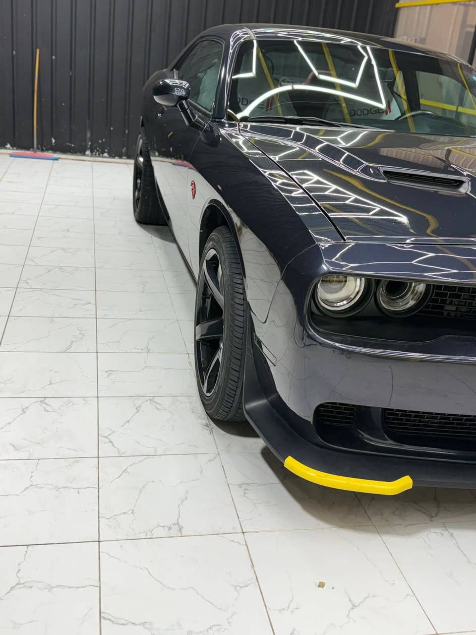 السلام عليكم
دودج تشالنجر 2019 
بيها ٤ قطع صبغ نظيفة خير من الله 
احلى من الصور بهواية مكينه 3600
مكفولة من الشواصي وايرباك دركة ودشبول مكفول 
السعر ١٦٧بيها مجال بسيط 
هاتف ***********
