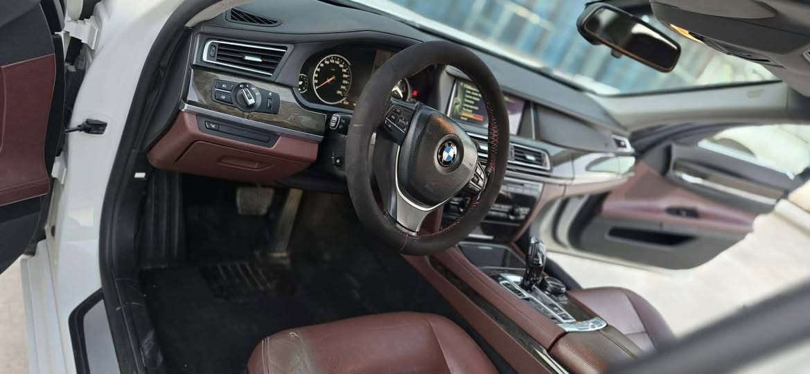 بۆفرۆشتن. 🤍🇩🇪 .للبیع

‏Bmw 730li 2014 
خليجي وكاله عروش

 بي بوياخ بدون صبوغ 
قباط مواصفاط 
الف دينار ماكو نقص 

رقم سليماني بيسمي 
مكان سلیمانیە 

سعر /في التعليق يتم الرد فورا على المسنجر ✍🏻

نرخ/ لە کۆمێنت بنوسە یەکسەر وەڵام دەدەیتەوە 📮

رقم تلفون: ☎️

***********
***********
