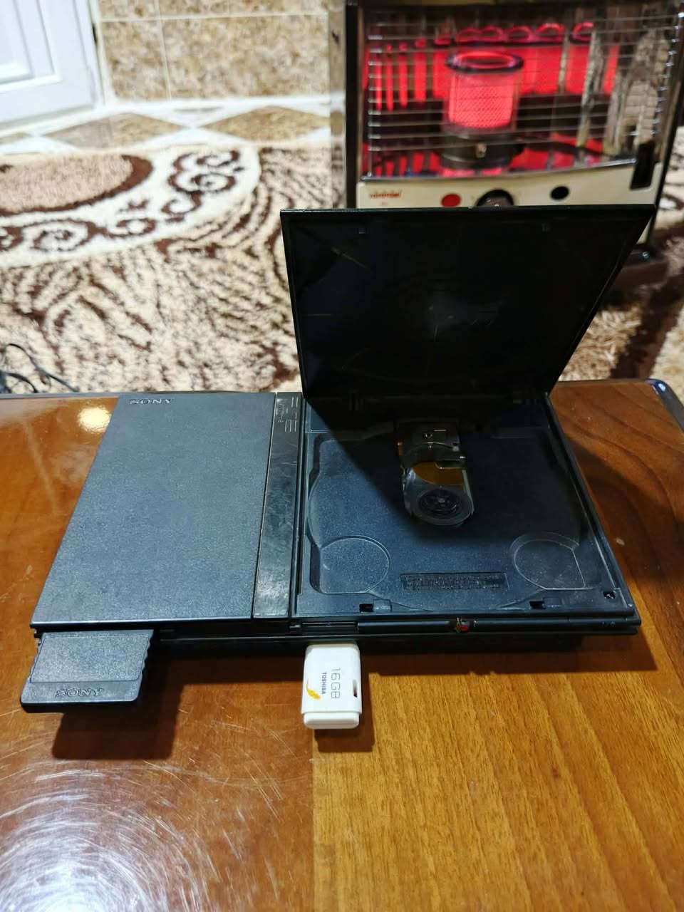 السلام عليكم
Pes2 
مع يدة واحدة 
جهاز نظيف 100
سعر 45 الف وبيه مجال للطيبين 
مكاني موصل حي صدام 
***********
