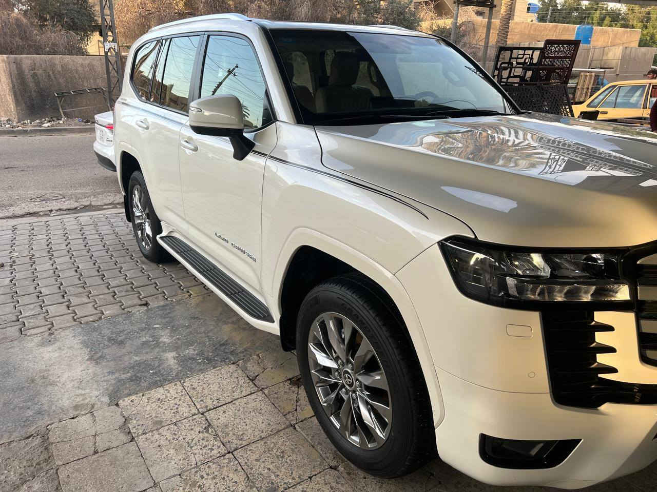 بيع فقط بدون مراوس.. لاندكروز موديل 24 وكاله ساز السياره gxr مواصفات ساز معروفه ام التطبيق وشاحن واير ليس وباقي المواصفات كفاله عامه صبغ وبارد عدا كم شخط بل بابين جهة السايق مال خباثه.. السياره ماشيه 26 تقريبا رقم بغداد ب اسمي تحويل مباشر مكاني بغداد الدوره سعرهه 68500 وهذا رقمي ***********
