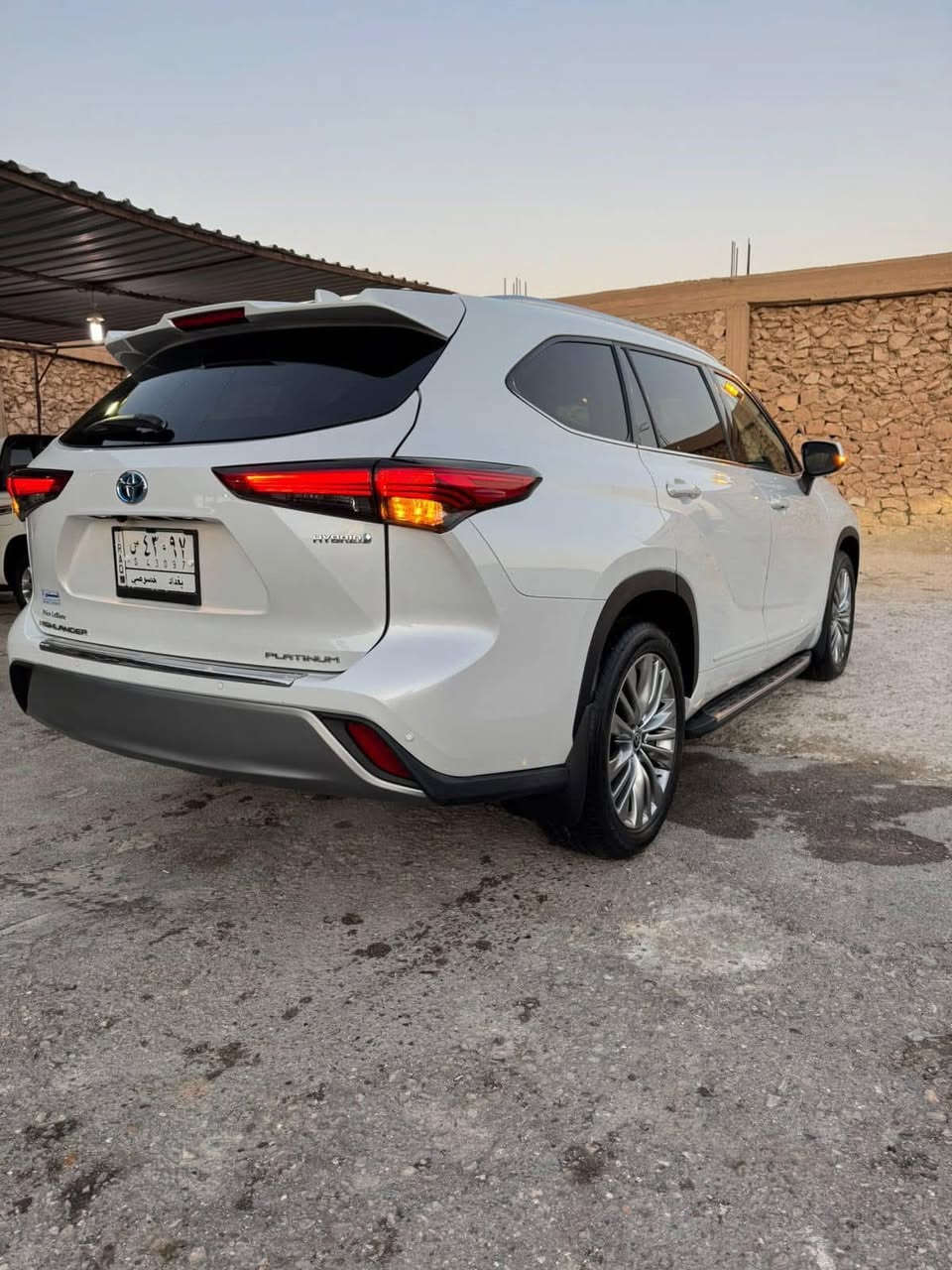 السلام عليكم 
تويوتا هايلاند هايبرد 2022 بلاتينيوم اعلى فئة بلهايلاندر 
ماشية 30 الف ميل الضرر اجت غراضها مفتوحه بداخلها فقط عدا البنيد ما اجه وياها بقية الاغراض كلها مالتها شركة السيارة بدون ايرباك مرقمة بغداد اللون ابيض 
السعر المطلوب39,000 دولار 
للأستفسار : ***********
