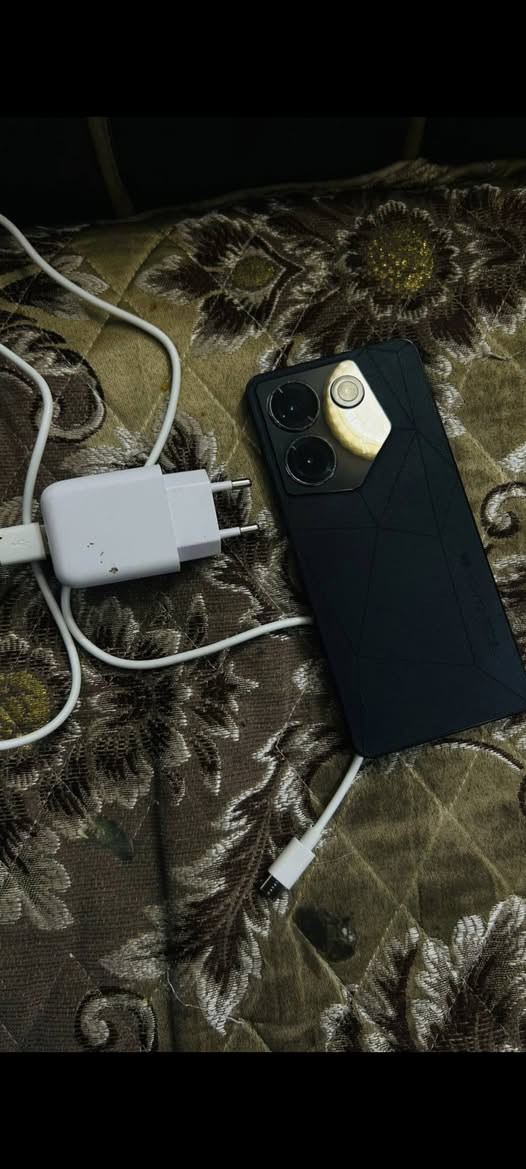 تكنوو كامون 20s برو 5G
ذاكرة 256 
مستخدم نضيف جداً لوك شخط ممشخوط
الجهاز مكفول من اي صيانة
ملحقات شاحن فقط 
السعر 225 وبي مجال 
عنواني بغداد المدائن سلمان باك 
*********** رقمي للاتصال ، او واتساب 🤍.
