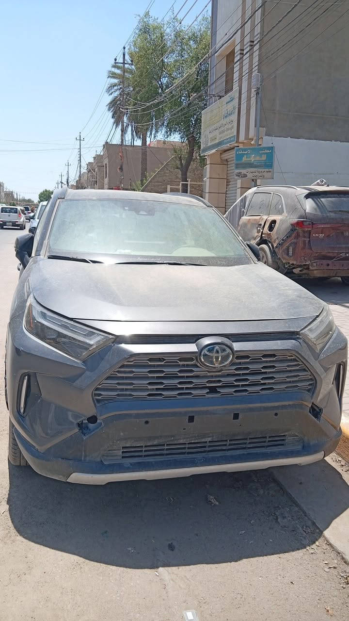 راف فور 2024 
فيلي
ماشيه 5000
ضربتها بجم وبيها تعديل بالشاصي بدون كص بس تعديل
3 قطع صبغ 
2 مبدل نفس اللون 
هايبرد 
موجودة بالاعظميه 
*********** بغداد, العراق
