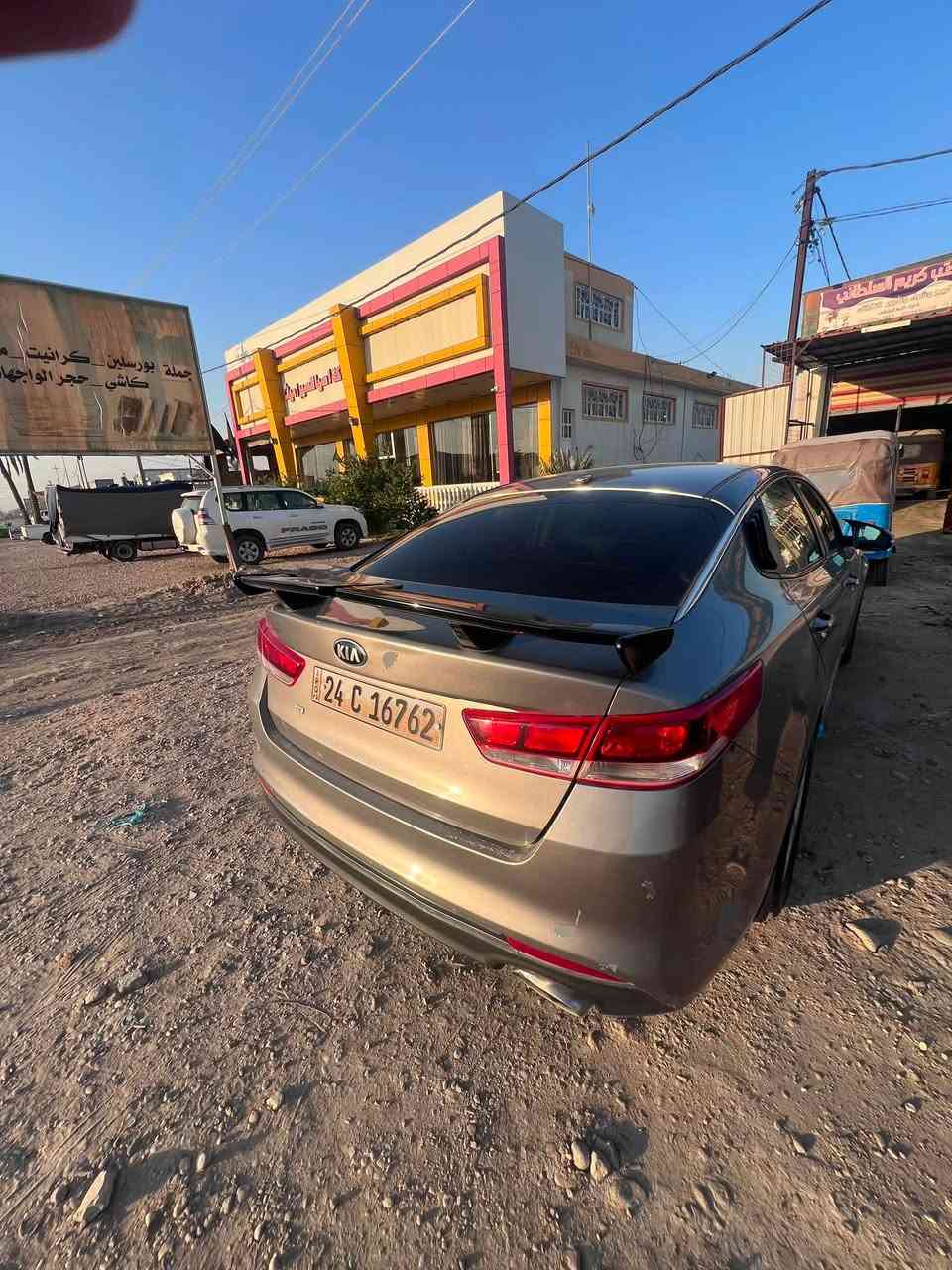 ⸻

للبيع كيا أوبتما 2016

💰 السعر: (100 سعرك)

* محرك 2.0
* وارد أمريكي
* تحويل ثاني يوم باسمي.
* رقم شمالي (دهوك).
* السيارة جاهزة من كلشي، تبريد ممتاز وما تحتاج مصروف.
* بيها صبغ أحزام فقط.
* بيها ملاحظة بسيطة: يمكن دبل واقف (مثل ما هو ومذكور بكل صراحة).
* السنوية مجددة لغاية 28.
* الفحص على حساب المشتري.
* الموقع: بابل.***********

الجاد يتواصل، والله يبارك للناصيب
