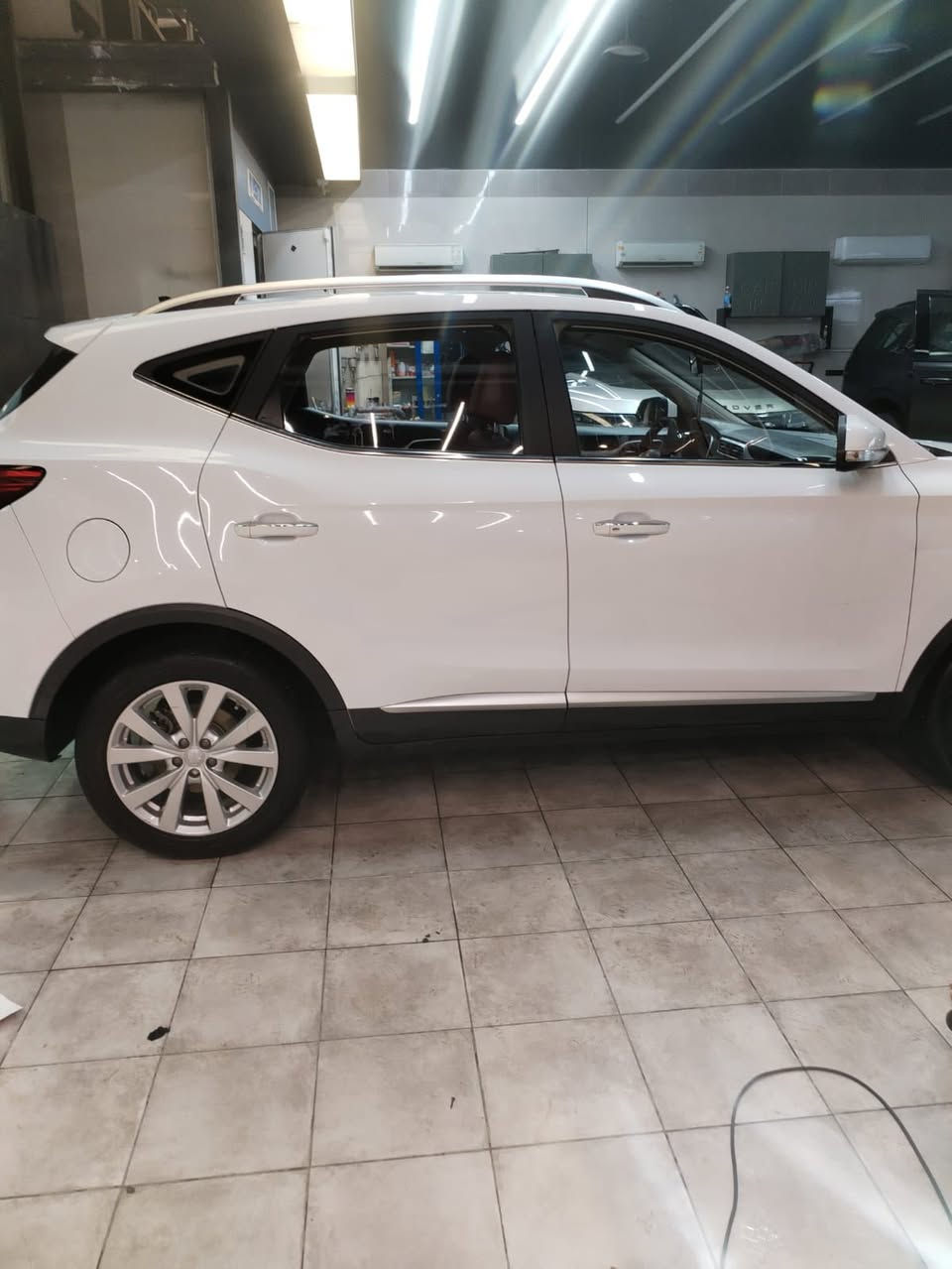 السلام عليكم Mg zs للبيع موديل ٢٠٢٢ فول ماعدى الفتحة  بصمة داخل جلد احمر رقم بغداد محرك و كير مكفولات و مكفولة من الضربة بيها هاي طخات بسيطة و صبغ الدعامية الأمامية اثر خدوش 
ب ١١٥ 
مكانها بغداد
***********
