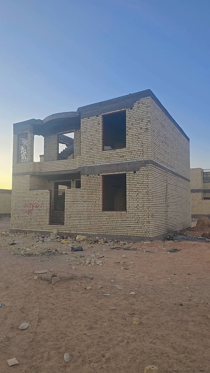 السلام عليكم هيكل ركن للبيع المساحه ١٠٠متر مربع طابو صرف بسمي مداور مباشر الطابق الاول يحتوي على مدخل استقبال صاله غرفة نوم مطبخ مجمع صحيات منورر
الطابق الثاني ٣ غرف نوم صاله مجمع صحيات شغل درجه
العنوان كربلاء حي الصحه قرب مجمع الوفاء قرب مجمع الغدير
السعر ١٠٥ وبيه مجال
اي استفسار على الرقم
***********
***********
