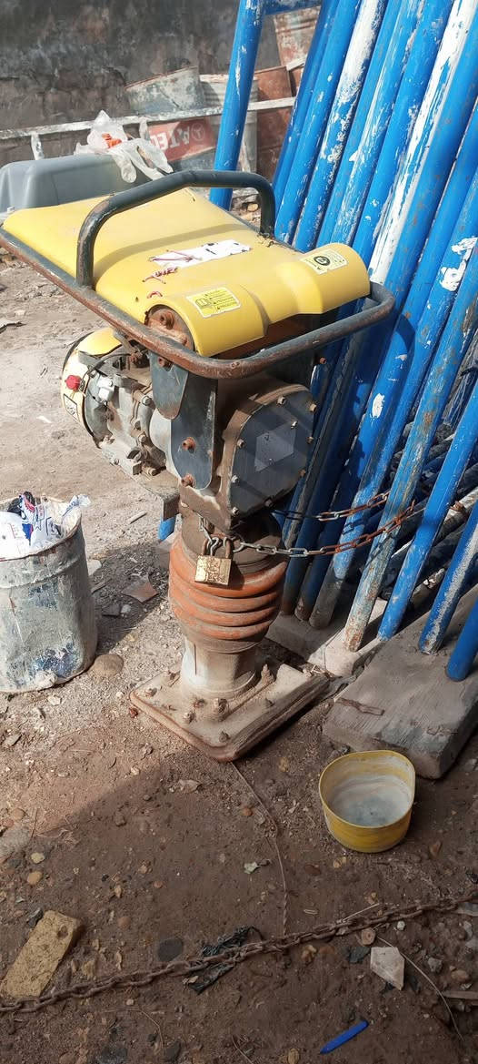 سلام عليكم
للبيع 
درينات 2 
قفاز 1 
حادل1
جكات 5 
رقم ***********
