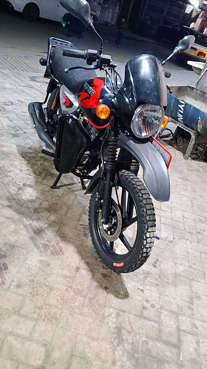 سلام عليكم لبيع بوكسر 2023 نازله بل 2024 دراجه عل وضع الشركه مامفتوح بيه برغي عل وضع الشركه 
ماشيه 6 آلاف بس جان مكطوع الكيلو متر سويته 
برغي مابيها نقص جاهزه لوحه وسنويه انكليزي لوحتين 
كفاله عامه الدراجه مكاني بغداد كورنيش الاعضميه ***********
