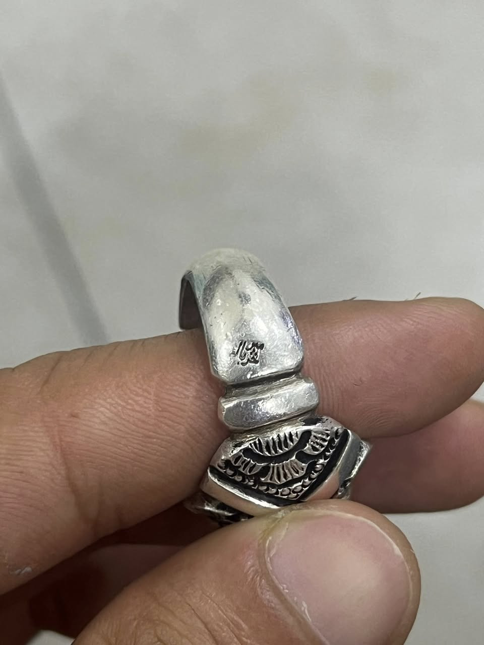 ‏لا تخسر قيمتك بكلمة
ولا تفقد أحترامك بزلة

ولا تجعل همك في الدنيا هو حب الناس لك

فالناس قلوبهم متقلبة قد تحبك اليوم و تكرهك غداً.

بقري قديم طبقات 

صياغه المبدع امير خربالي 

لايوجد توصيل 

***********
