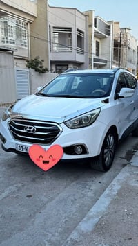 توسان خليجية موديل ٢٠١٥ بيه صبغ بس جاملغ بدون دواخل الخلفي السعر ١٤٠ ب...