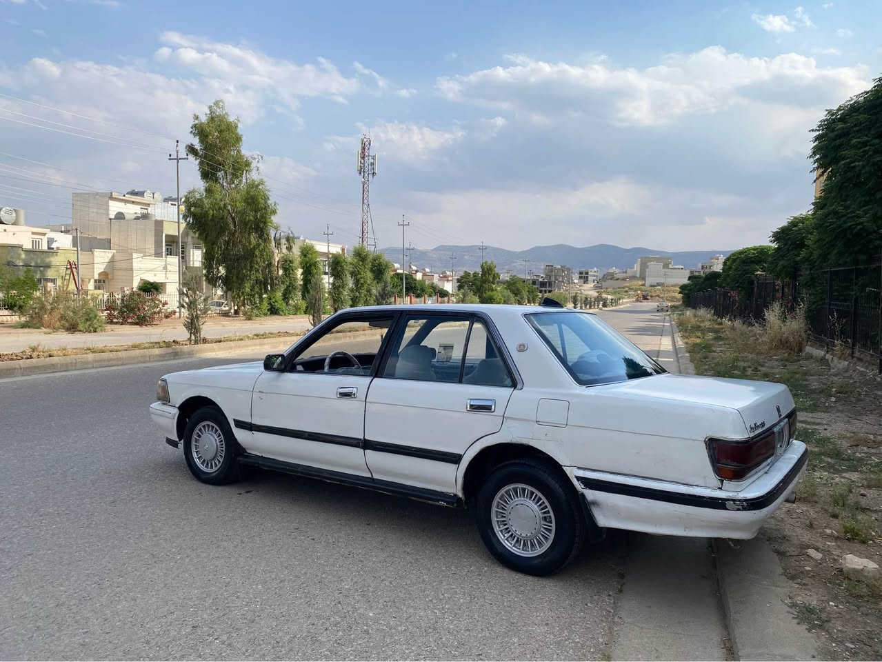 کراون سیدان ١٩٩٠ گێڕ عادی گێر و مەکینە بەشەرت ئارم پلاستیک بەشەرت  ٤ویل و تاییە تازەی لەژیرە. تەقەو ڕەقەی بەشەرت. ناو دەرەوەی زۆرجوانە. *********** السليمانية, العراق
