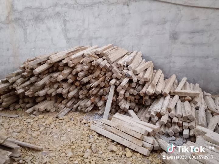 السلام عليكم قالب للبيع يدق مساحه 300 قالب نظيف عدد لوح ابو ثلاثه ثلاث مكعبات عدد لوح ابو الاربعه خمس مكعبات اضافه الى سير ابو ثلاثه عدد اربع مكعبات وجكات عدد 40 قالب كامل يدق مساحه 300 السعر خاص ***********
