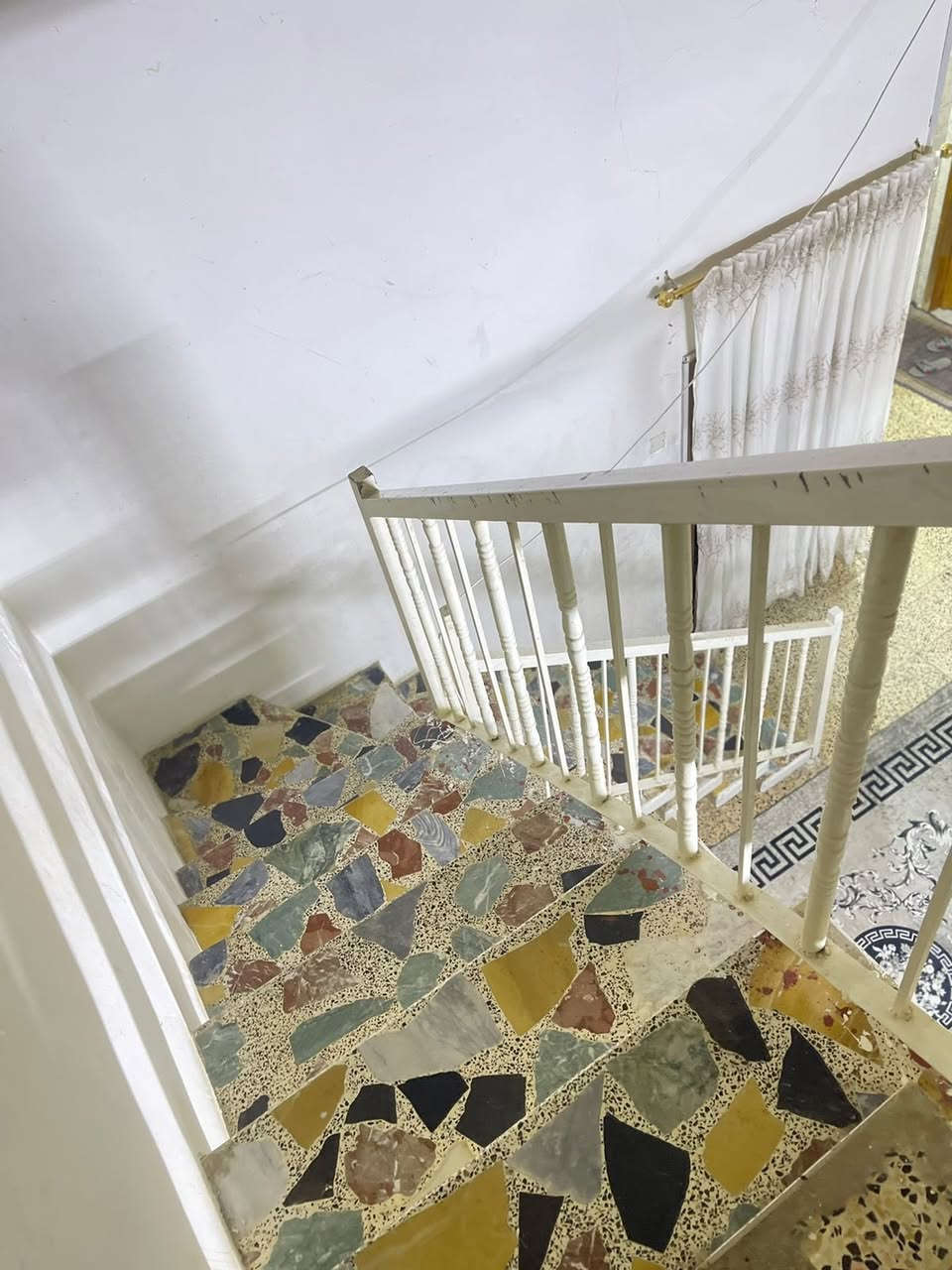 بيت للبيع 🏡
📍الموقع: ميسان | حي الخضراء| 200م²
📄الطابو: صرف

✨الطابق الأول: 
• الكراج الخارجي 8×3.5
 • 🛋 استقبال 4×7
 • 🍳مطبخ واسع 5.5×5
 • 🛏 صالة كبيرة 3.5 ×8
 • 🛌 غرفة نوم 3.5×3.5
 • 🛌 غرفة نوم 4×5
 • 🚿 حمام داخلي 2×3
 • 🚿 حمام خارجي 2×1
 • 🌬 منور 8×1.5+4.5×1.5

✨الطابق الثاني:

 • 🛏صالة سويت مفتوحة
 • 🛌 غرفة ثالثة 5×4
 • 🛌 غرفة رابعة 3.5 ×3.5
 • 🛌 غرفة خامسة 5 ×5.5
 • 🛌 غرفة سادسة 7 ×4
 • 🚿 حمام داخلي  1.5×2

📩 للاستفسار والتفاصيل الاتصال �
0770 555 2671
