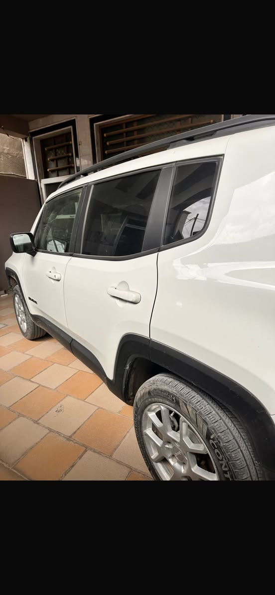 للبيع جيب رينجيد 2022 ماشية 24 بدون رقم ترقم أي محافظة السعر / 120 بدون ارباك صورة الحادث مع الصور للاستفسار ***********
