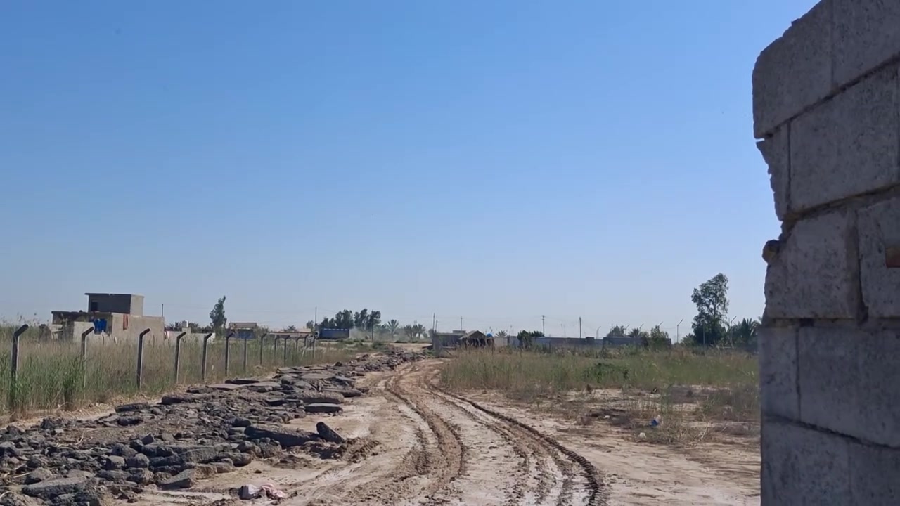 السلام عليكم دونم للبيع مع بناء رفت ٣٠٠متر مسيج جبهه ٣٣ نزال ٦١ عبور الجسر الفرنسي عن الشارع العام ١٥٠ متر***********

