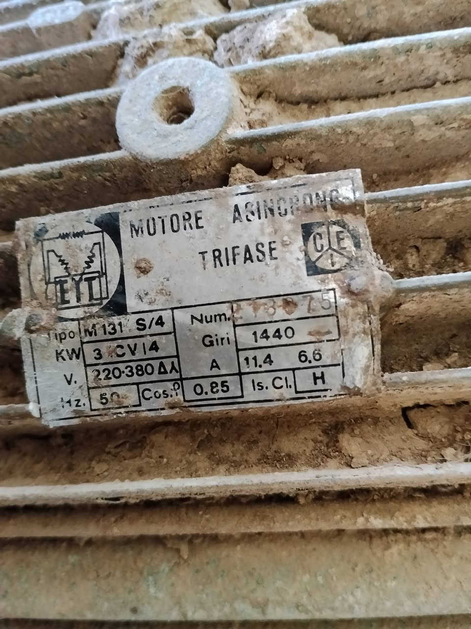 السلام عليكم ساحبة ثري فيز للبيع المكان بغداد ***********
