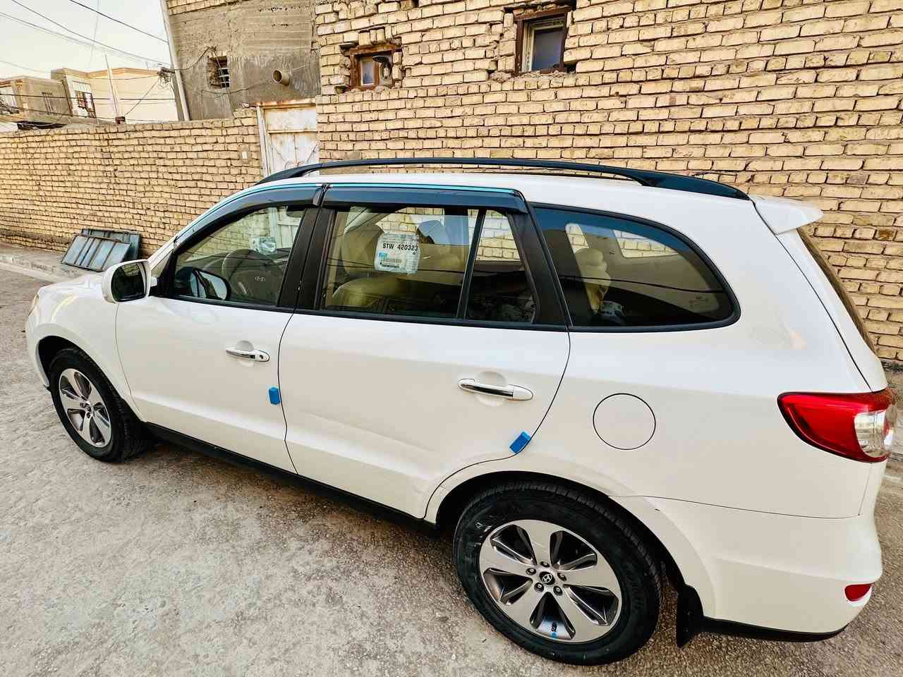 سلام عليكم 
سنتافي ٢٠١٢ كفاله عامه
فول مواصفات 
فتحتة سقف 
اشاير بالمري
تشغيل بصمه 
تخم تاير وحداديه وتبريد 
كامله السياره مابيه نقص 
رقم بغداد مشروع وطني  شرط التحويل 
السعر ١٨٦  ورقه وبي مجال بسيط 
مكانه النجف / المشخاب 
موبايل ***********
