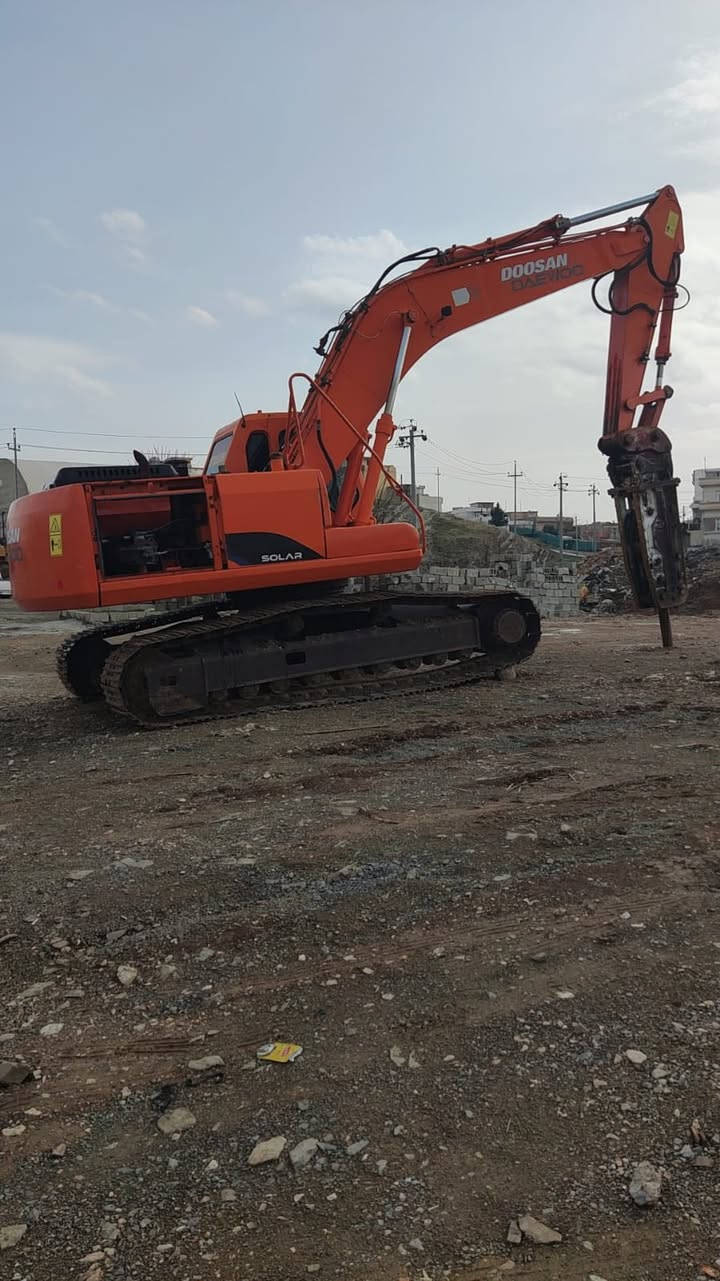 للبيع حفارة دايو موديل 2004 حجم 225 رقم اربيل تحويل مباشر مكانه سليمانية مكفوله كفاله عامه السعر 375 ورقه بي مجال قليل اتصال 📞 ‭٠٧٧٣ ٢٢٤ ٠٢٠٢‬ ملاحضه حفارة بدون نقار فقط كيلة وياها
