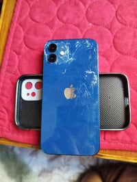 ايفون 12 عادي 128 للبيع بطارية 80 مامبدل بلادي نظيف رايدة بـ280. 07737...