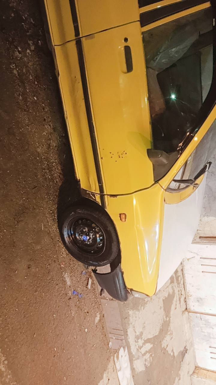 سلام عليكم سايبه للبيع موديل 20013 سياره حلوه مكينه نضيفه كير نضيف بس عدك رابع يرجع بنمره شواصي شوي تعبانه ما معمرهن سياره تجي تكلب بيدك كشره موضع بصوره سعر 25 بيه مجال مكان بغداد مدينت الصدر *********** رجان لا تحب سولف لا تتصل
