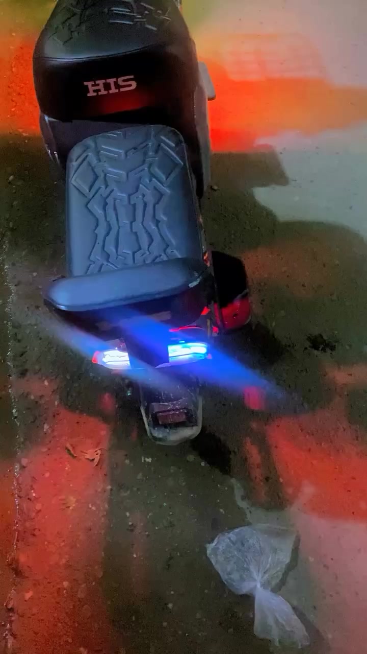 سلام عليكم دراجه شحن نوع R9maxللبيع السعر 450 وبيها مجال للاستفسار الاتصال بلرقم ***********
