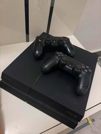 🎮 للبيع PS4 Fat أسود مامهكر ✨ مستعمل نظيف جداً  💾 الذاكرة 500GB  🕹️ وي...