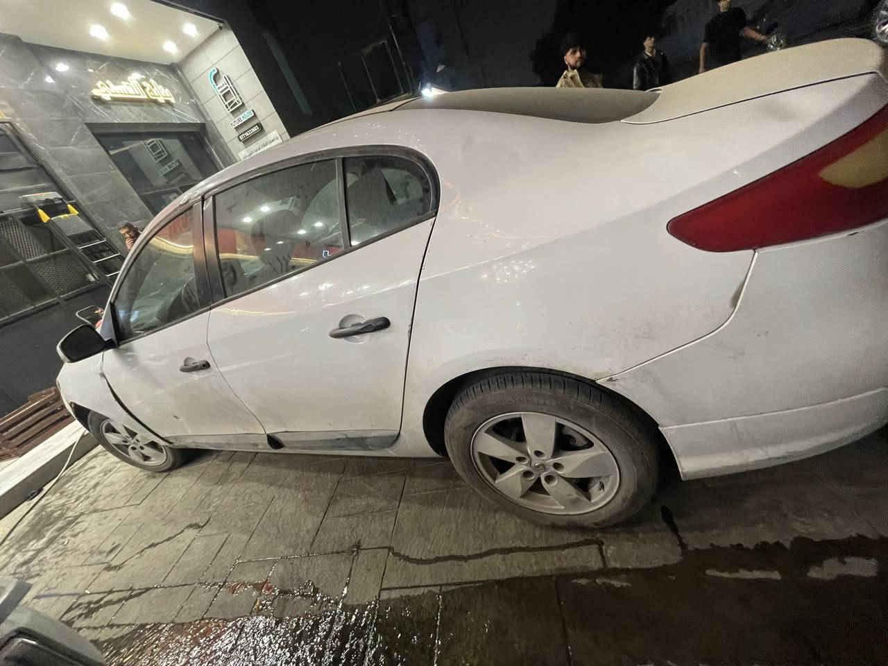 السلام عليكم
رينو فلونس ٢٠١٢ السياره ينرادلها ترتيب خارجي كير ومكينه نضيفات قبق  اصفر السياره حلوه ونضيف الداخل مالتها 
ممشاها (٢٠٠،٠٠٠) 
السعر خاص او اتصل 
(***********) بدون واتس
