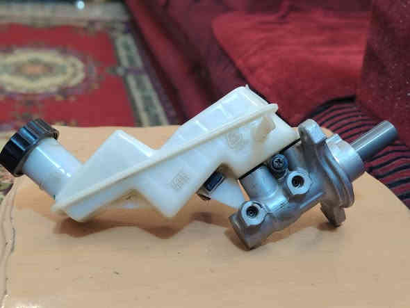 السلام عليكم 
عنبار بريك جديد اصلي شركة البلادي جيلي موديل 16 السعر 30 للتواصل على الرقم 
***********
