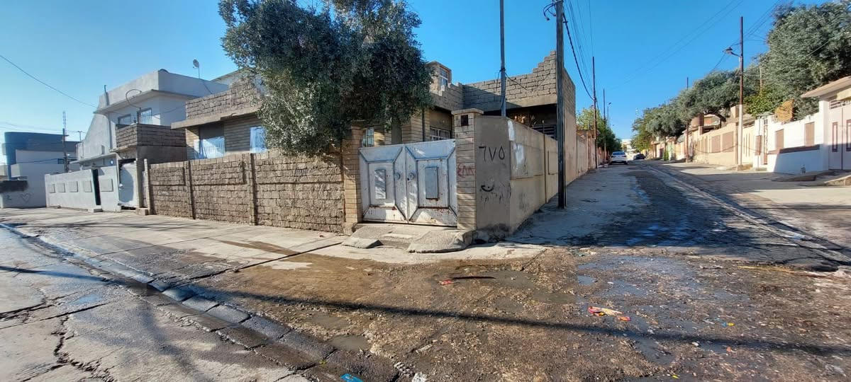 #عروض #مكتب الواحة للعقار 
#للبيع #حي السكك _الجانب الايمن 
#للبيع _ارض "ركن" سكنية مساحة 78 متر 
*ارض ركن 78 متر   12×6.5
*سند ملك صرف شرط التحويل 
*موقع جيد قرب روضة الغصون
جهة الباب الخلفي، قرب شارع 20
*للتواصل: مكتب الواحة للعقار/قرب روضة الغصون 
***********
***********
