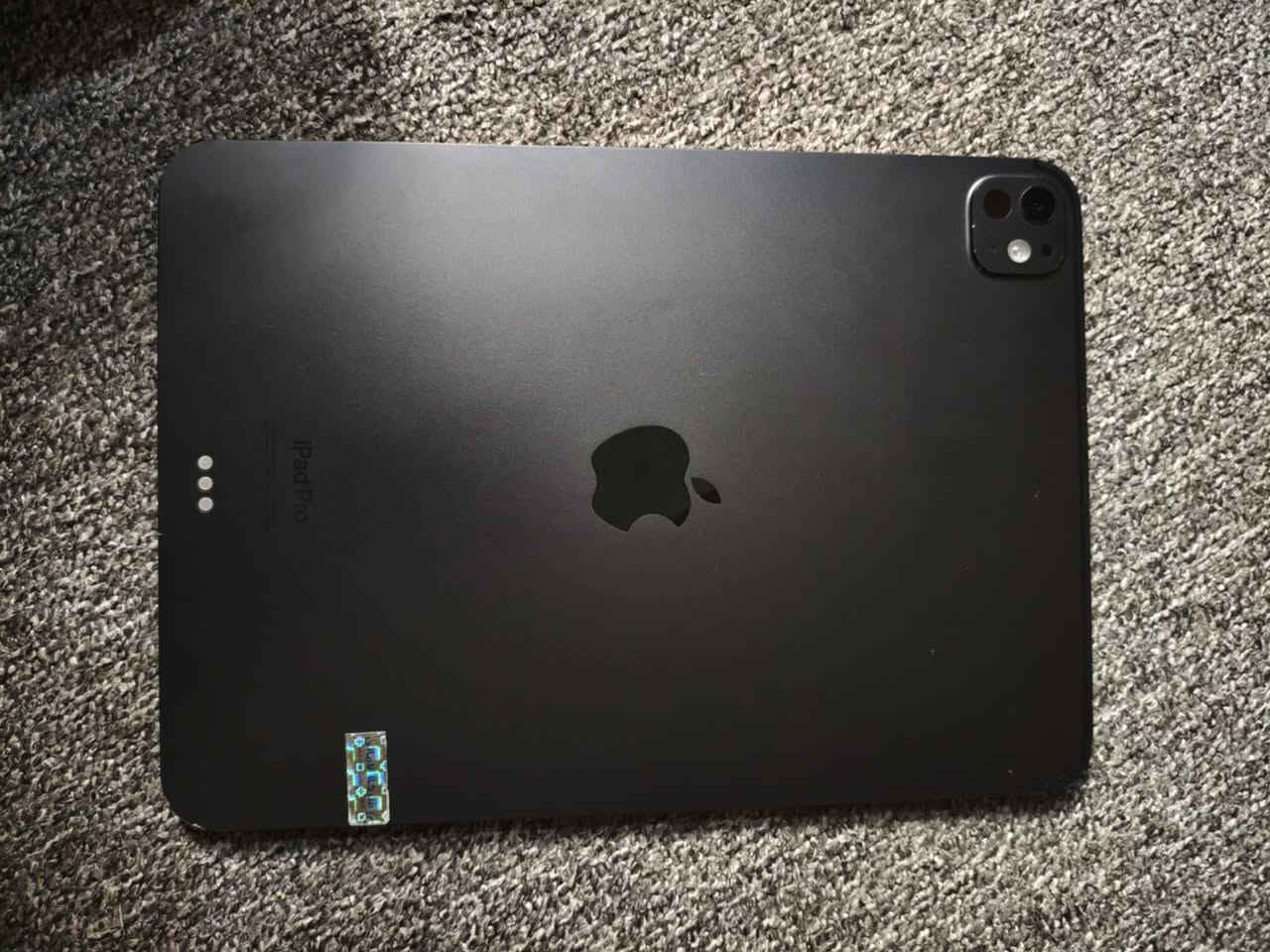 ايباد برو m4 حجم 11 
نظافه ٨٠% 
بي طبع اصابع الكلاس من يشتغل ميبين بس من تطفي الشاشه
وضربات بالشاصي الجهاز مامفتوح ولا مبدل بي اي قطعه 
سعر ٧٥٠ قفل بدون اي عمله مكاني كربلاء 
***********
