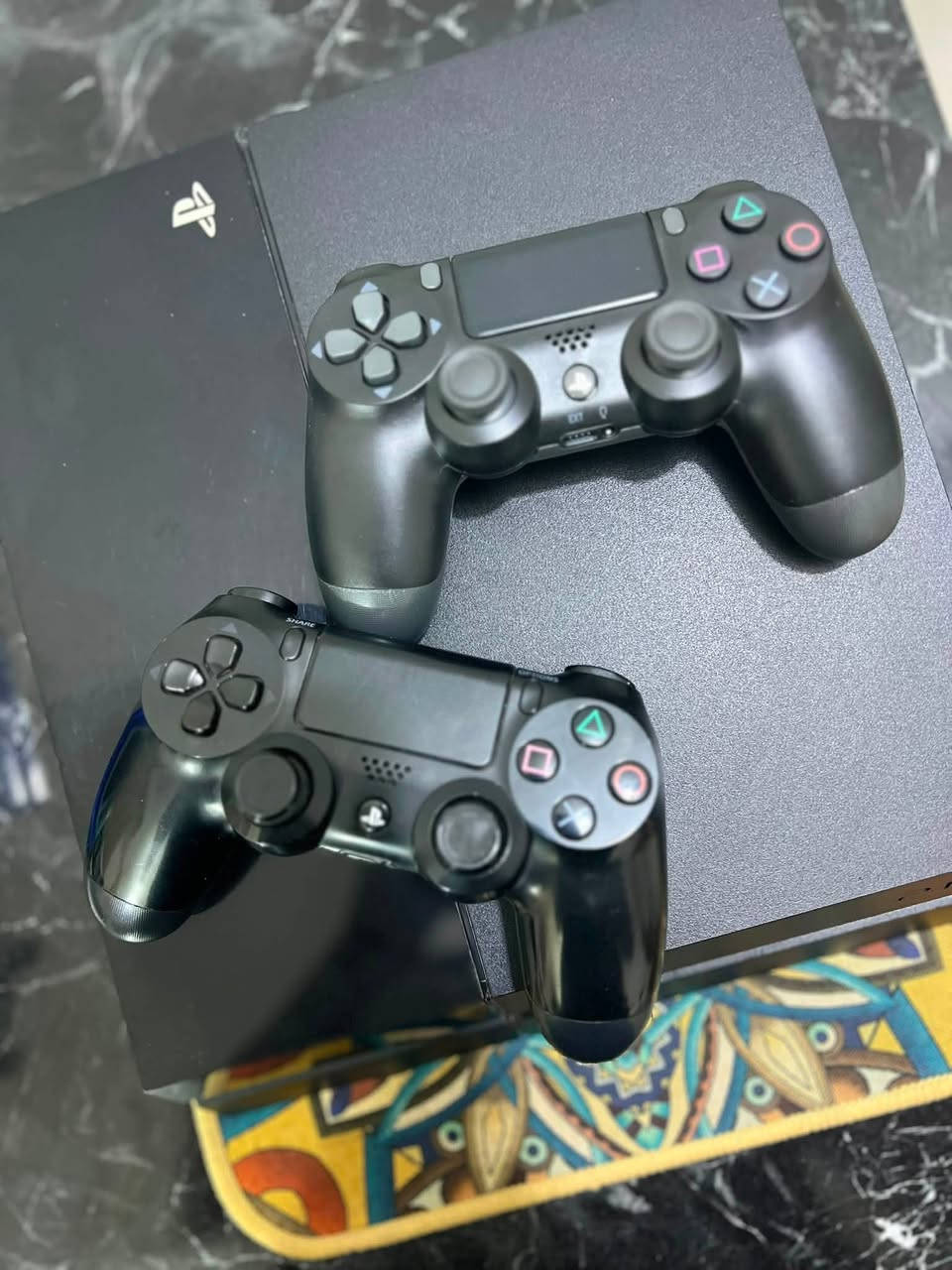 بلايستيشن 4 فات (PS4 Fat) للبيع 🎮
:
 الذاكرة: 500 جيجابايت
 التحديث: نظام 13.50
: الجهاز نظيف وجاهز، مفتوح للتنظيف والصيانة الدورية فقط.

 الملحقات: جوستكات اثنين (يدتين) مع كافة الكابلات.

💿 الأقراص المرفقة (5 أقراص أصلية):

1. GTA V
2. Mortal Kombat 11
3. Uncharted (تضم 3 أجزاء في قرص واحد)
4. The Crew (ذا كرو)
5. قرص لعبة كرة سلة

💰 السعر: 225 ألف دينار عراقي

📍 الموقع: بغداد - الدورة

📱 التواصل: متواجد على الماسنجر، أو عبر الواتساب على الرقم:***********
