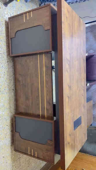 السلام عليكم ميز مكتبي للبيع  بعده بجيسه ما مستخدم ابد   ويا كرسي  للستفسار ولتصال.  
***********هاتف 
***********واتساب 
مكاني بغداد
