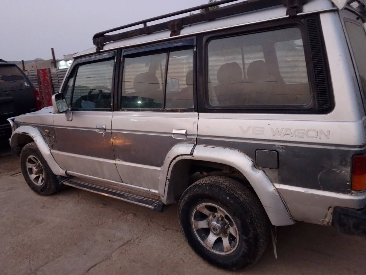 كالوبر موديل 1993 رقم بغداد جديد بسمي كير مكينة ففتي سيارة دواخلة حلوه خير من الله السعر 43وبيها مجال  الاتصال على الرقم ***********مكاني بغداد
