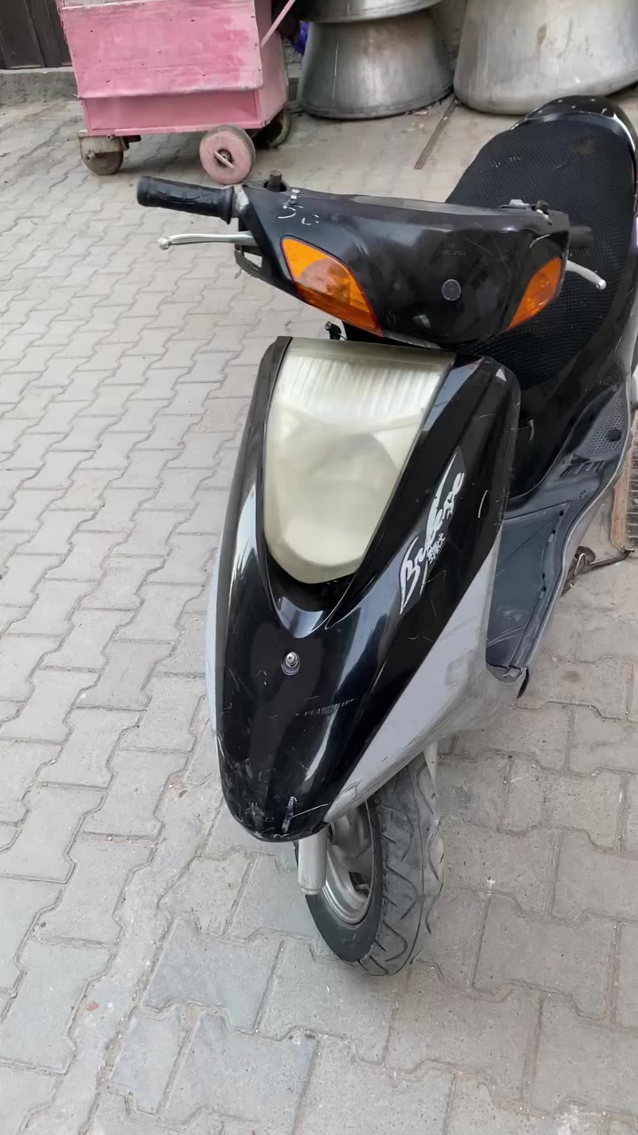 دراجة بريز للبيع نضيفة ومكينة ناعمة ونشطة  فقط بيها لاستيك ولف تبخر فقط من الجو بارد وتقطع الدراجة نضيفة شكلها بالحقيقة انضف سعرها 525 المكان بغداد الكاظمية 
رقم الهاتف / ***********
