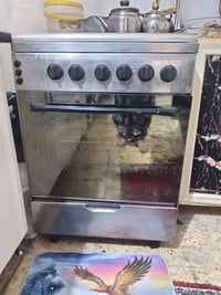 طباخ • ٤ عيون