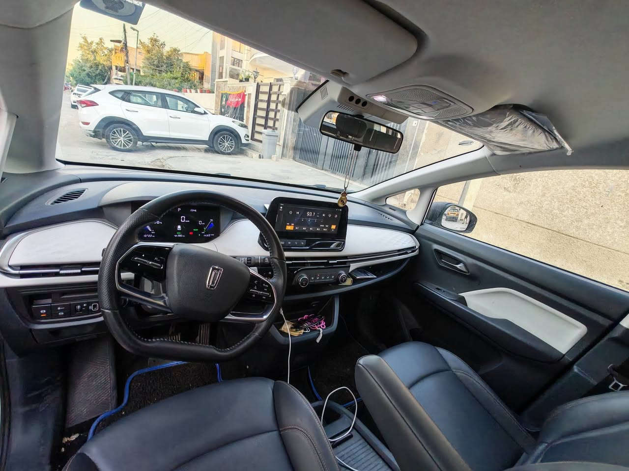 🚙 للبيع: بيستون E05 موديل 2025
📍 مكان السيارة: بغداد – حي الجامعة
📞 للتواصل: ***********

💰 السعر (نقدًا): 17 مليون دينار (قابل للتفاوض)

💵 تفاصيل البيع بنظام الأقساط:
• يمكن للمشتري دفع (8 ملايين دينار نقدًا)، ويتكفل بتسديد باقي الأقساط الشهرية للشركة المستحقة على السيارة.
• القسط الشهري: 473,000 دينار عراقي.

• الشروط المطلوبة: تأييد سكن من المختار + فتح حساب في مصرف آسيا (بدون كفيل)

⚠️ حالة السيارة:
• كفالة عامة بدون اضرار ✅
• السيارة بوضع الوكالة ✅

⚙️ المواصفات:
• كهربائية كلياً (الشحنة الواحدة تقطع مسافة 400 كم)
• 3 أنظمة قيادة مع تسارع ممتاز
• تبريد عالي الكفاءة 

📌 تفاصيل إضافية:
• رقم السيارة: بغداد الدولي الجديد
• عمل وكالة باسم المشتري 
• لون السيارة: أبيض
