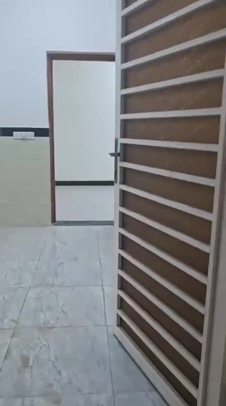 سلام عليكم ورحمه الله وبركاته
توفر لدينا بيت بمساحه 109م بتصميم شقق واحده ارضيه والثانيه طابق ثاني طابو صرف يتحول بأسم المشتري،ملاحظة(البيت بأسم شخص واحد) بناء درجة اولى سنة 2022
العنوان/البصرة القديمة..قرب مدرسة الموفقية

السعر 190 وقابل للتفاوض شي بصيط

للاستفسار اكثر الاتصال على الرقم
***********
